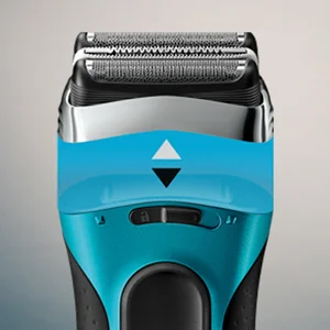 Braun shaver head close-up, highlighting the pivoting head feature with a blue overlay and directional arrows.