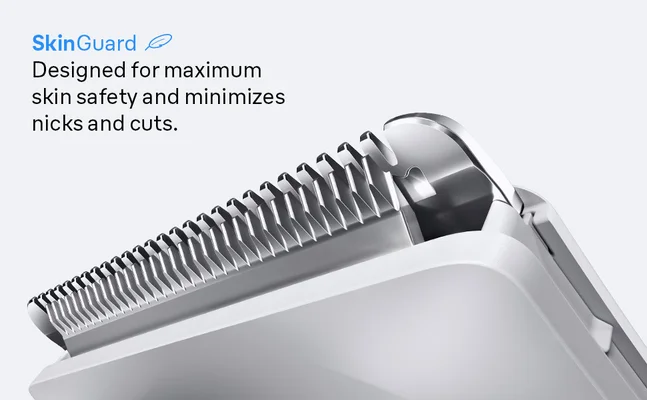 Close-up of the Braun male Body Groomer Series 3 with SkinGuard blade.