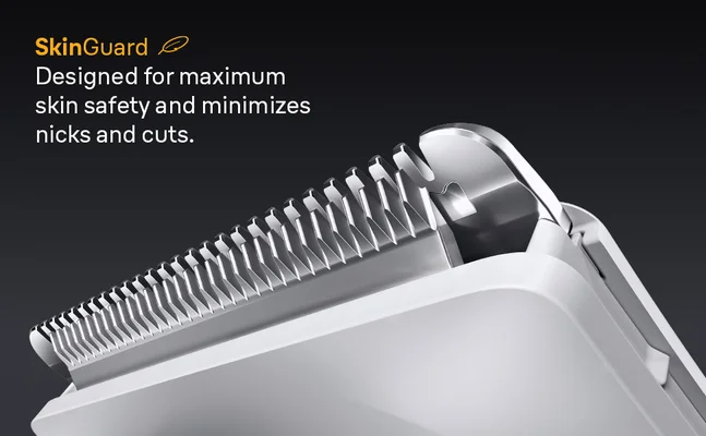 Close-up of the Braun male Body Groomer Series 5 with SkinGuard blade
