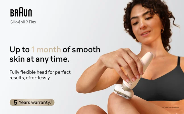 Woman is sitting on the floor and epilating her knee with Silk-epil 9 Flex.