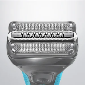 Braun shaver head, close up view, highlighting the three-blade cutting system.
