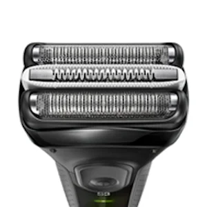 Braun shaver head close-up, highlighting the three-blade cutting system.