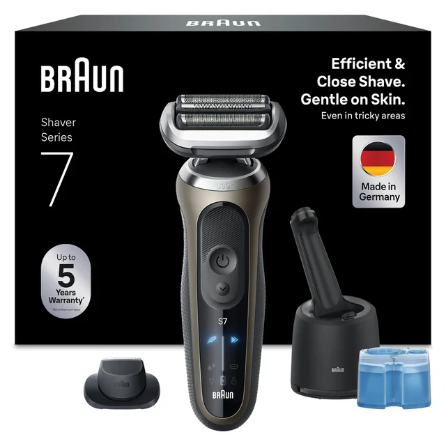 Braun Series 7 72-C7200cc shaver with its charging station, cleaning dock, and highlighting 360° SkinFlex technology.