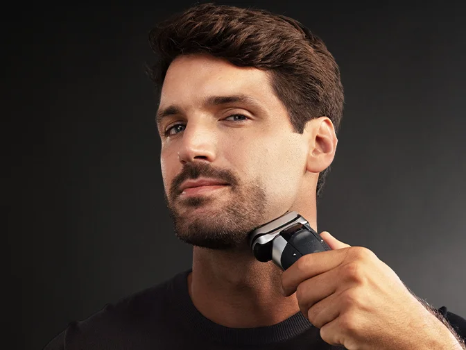 Electric Shavers - Braun - man using Series 9 Pro to shave his foam covered face